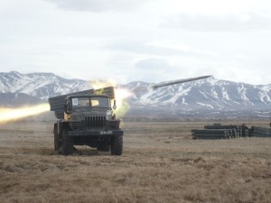 АРТИЛЛЕРИСТЫ РОССИЙСКОЙ ВОЕННОЙ БАЗЫ В АРМЕНИИ НАКРЫЛИ УСЛОВНОГО ПРОТИВНИКА «ГРАДОМ» ОГНЯ И ПРЕПОДНЕСЛИ «ГВОЗДИКИ»