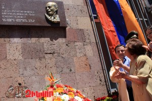 ՀՈՒՇԱՏԱԽՏԱԿ` ՓԱՌԱՊԱՆԾ ՀԵՐՈՍԻՆ