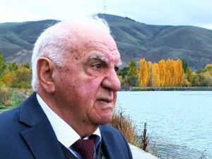 ԱԽՐ ԵՍ ԻՆՉՊԵ՞Ս ԱՊՐԵՄ ԱՌԱՆՑ ԻՆՁ...