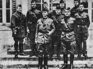 Գնդապետ Ուիլիամ Հասկելը (երկրորդ շարքում աջից) և Միացյալ Նահանգների բանակի սպաները Ֆրանսիայում՝ գեներալ Ռոբերտ Բելարդի շտաբի շարքերում: Վերջինս առանցքային դեր խաղաց Ամերիկյան ռազմարշավային ուժերի Մյոզ-Արգոնյան հարձակման ժամանակ: Լուսանկարն արվել է 1918թ. հոկտեմբերի 20-ին: